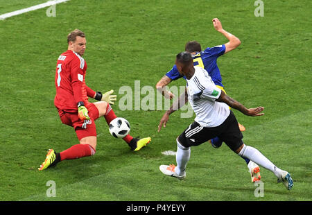 Sochi, Russie. 23 Juin, 2018. Coupe du Monde de football, l'Allemagne contre la Suède, l'étape de groupe, groupe F, 2e journée, le stade de Sotchi : gardien Manuel Neuer de Allemagne en action contre Marcus Berg de la Suède. Sur le droit Jerome Boateng, également en allemand. Photo : Andreas Gebert/dpa dpa : Crédit photo alliance/Alamy Live News Crédit : afp photo alliance/Alamy Live News Banque D'Images