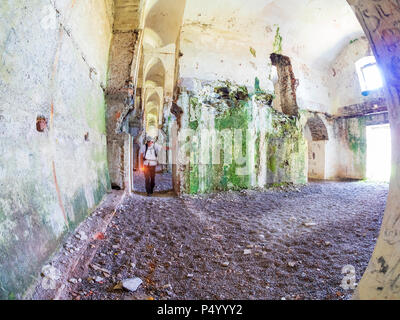 L'Italie, Lombardie, senior man in Forte di Valledrane Banque D'Images