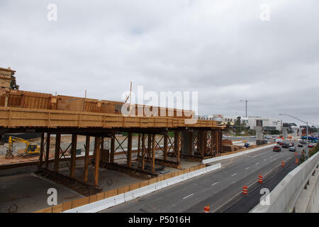 L'extension en construction chariot Mid-Coast à San Diego, Californie's University Centre ville et région de l'UCSD. Le 23 juin 2018. Banque D'Images