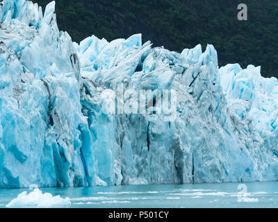 L'Argentine, Patagonie, El Calafate, Puerto Bandera, Lago Argentino, Parque Nacional Los Glaciares, Estancia Cristina, Spegazzini Glacier, iceberg Banque D'Images