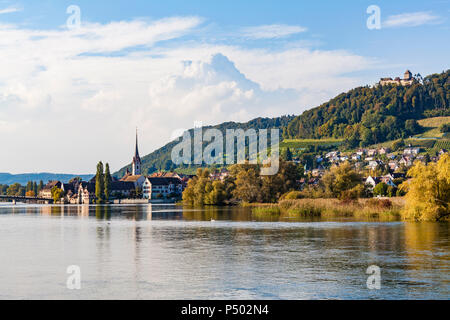 La Suisse, canton de Schaffhouse, Stein am Rhein, Rhin, paysage urbain avec Château Hohenklingen Banque D'Images