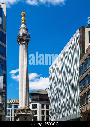 Monument au Grand Incendie de Londres, communément appelé le Monument, achevé en 1677, hauteur 62m et 62m de l'endroit où le feu a démarré dans la région de pudding Lane Banque D'Images