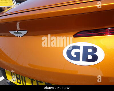 Go plate comme vu sur un Anglais Aston Martin DB11 voiture de sport dans Le Mans, France Banque D'Images