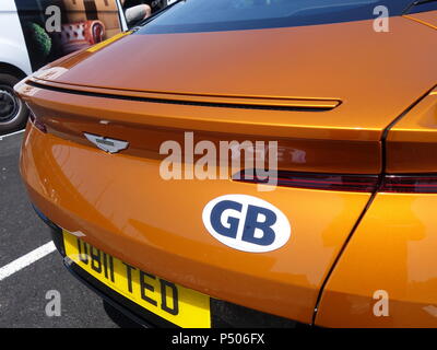 Go plate comme vu sur un Anglais Aston Martin DB11 voiture de sport dans Le Mans, France Banque D'Images