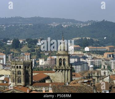 L'Espagne. La Galice. Orense. Dome (15ème siècle) et le clocher de la cathédrale du couvent Saint François. Banque D'Images