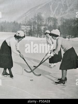 Pour jouer au hockey sur glace à Chamonix. La France. 1908. Banque D'Images