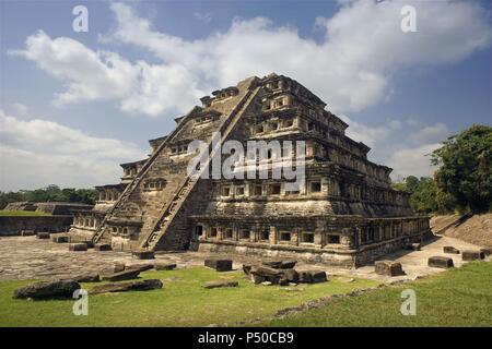 Le Mexique. Site archéologique d'El Tajin. Fondée au 4ème siècle, atteint sa plus grande splendeur entre 800 et 1200. Pyramide des niches. Près de Papantla. L'Etat de Veracruz. Banque D'Images