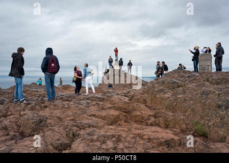 Les visiteurs du siège d'Arthur, parc de Holyrood, Édimbourg, Écosse, Royaume-Uni Banque D'Images