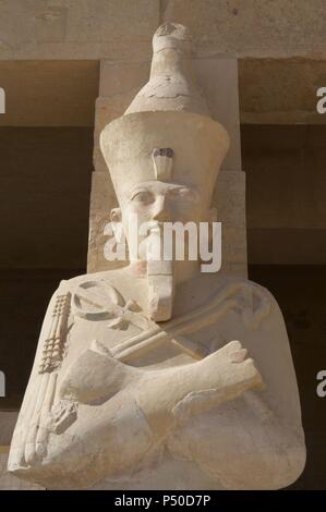 Hatchepsout (1508-1458 b.C). Était la deuxième pharaon de la xviiie dynastie. Statue osirienne.Nouveau Royaume. Temple de Deir El Bahari. Thèbes. L'Égypte. Banque D'Images