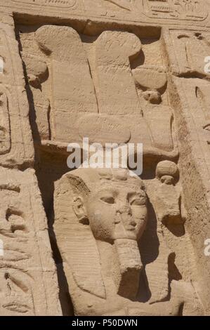 Pharaon Ramsès II (1290-1224 avant J.-C.). Nouveau Royaume. Temple d'Hathor ou petit temple. Abu Simbel. L'Égypte. Banque D'Images