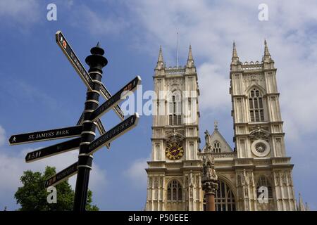 INDICADORES frente a la ABADIA DE WESTMINSTER. LONDRES. Inglaterra. Reino Unido. Banque D'Images