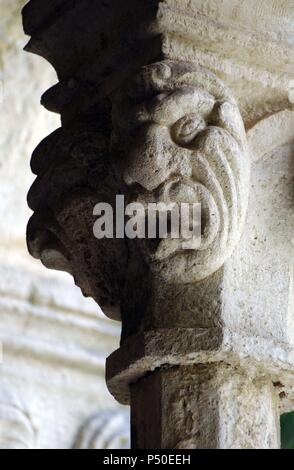 La Croatie. Dubrovnik. Couvent franciscain. 14e siècle. Reconstruite au 17e siècle. Chapiteau du cloître.. Banque D'Images