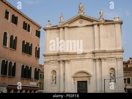 L'Italie. Venise. L'église Saint Thomas. 18e siècle. Façade. Banque D'Images