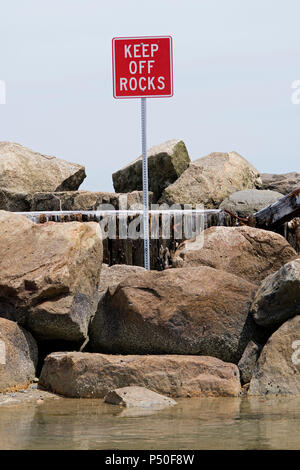 La signalisation sur la jetée de Corporation Beach à Cape Cod, USA Banque D'Images