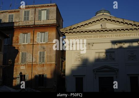 L'Italie. Rome. Eglise Saint Jean de Malva (San Giovanni della Malva). Construit selon la conception de Giacomo Moraldi. Détail de la façade au coucher du soleil. Banque D'Images