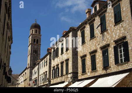La Croatie. Dubrovnik. Placa ou Stradun street. Bâtiments et couvent franciscain. Banque D'Images
