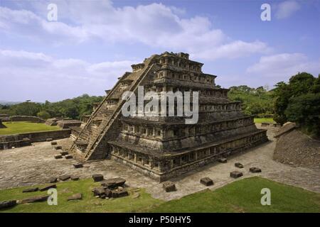 Le Mexique. Site archéologique d'El Tajin. Fondée au 4ème siècle, atteint sa plus grande splendeur entre 800 et 1200. Pyramide des niches. Près de Papantla. L'Etat de Veracruz. Banque D'Images