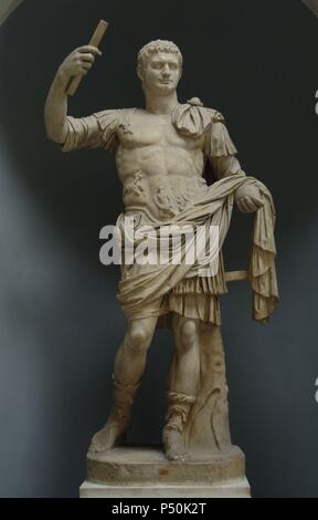 Domitien (Titus Flavius Domitien), (51-96). Empereur romain de 81 à 96 A.C. La dynastie des Flaviens. Statue comme empereur. Braccio Nuovo Collection., 52043 Musum. Musée du Vatican. La cité du Vatican. L'Italie. Banque D'Images