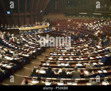 ASAMBLEA PARLAMENTARIA DEL CONSEJO DE EUROPA. Interior del hemiciclo de la Asamblea, ubicado en El Palacio de 'Europa'. Estrasburgo. Región de Alsacia. Francia. Banque D'Images