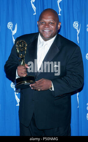 Charles Dutton au backstage 2002 Creative Arts Emmy Awards au Shrine Auditorium à Los Angeles. 14 septembre, 2002. - JpgDuttonCharles DuttonCharles50.50 Événement dans la vie d'Hollywood, Californie - Red Carpet Event, USA, Cinéma, Célébrités, photographie, Bestof, Arts, Culture et divertissement, Célébrités, Mode Topix Meilleur de Hollywood, la vie, événement dans la vie d'Hollywood, Californie - une remise de trophée, backstage, cinéma, télévision, célébrités, célébrités de la musique, Topix Bestof, Arts, Culture et divertissement, la photographie, l'enquête de crédit , tsuni@Gamma-USA.com Banque D'Images