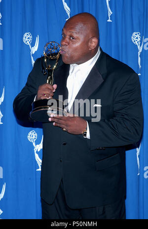 Charles Dutton au backstage 2002 Creative Arts Emmy Awards au Shrine Auditorium à Los Angeles. 14 septembre, 2002. - JpgDuttonCharles DuttonCharles51.51 Événement dans la vie d'Hollywood, Californie - Red Carpet Event, USA, Cinéma, Célébrités, photographie, Bestof, Arts, Culture et divertissement, Célébrités, Mode Topix Meilleur de Hollywood, la vie, événement dans la vie d'Hollywood, Californie - une remise de trophée, backstage, cinéma, télévision, célébrités, célébrités de la musique, Topix Bestof, Arts, Culture et divertissement, la photographie, l'enquête de crédit , tsuni@Gamma-USA.com Banque D'Images