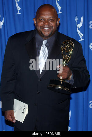 Charles Dutton au Creative Arts Awards 2003 (The Creative Emmy's) au Shrine Auditorium à Los Angeles. 13 septembre, 2003. - JpgDuttonCharles DuttonCharles58.58 Événement dans la vie d'Hollywood, Californie - Red Carpet Event, USA, Cinéma, Célébrités, photographie, Bestof, Arts, Culture et divertissement, Célébrités, Mode Topix Meilleur de Hollywood, la vie, événement dans la vie d'Hollywood, Californie - une remise de trophée, backstage, cinéma, télévision, célébrités, célébrités de la musique, Topix Bestof, Arts, Culture et divertissement, la photographie, l'enquête , tsuni@Gamma-USA.com Banque D'Images