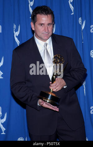 Anthony LaPaglia au backstage 2002 Creative Arts Emmy Awards au Shrine Auditorium à Los Angeles. 14 septembre, 2002. - JpgLaPagliaAnthony LaPagliaAnthony50.50 Événement dans la vie d'Hollywood, Californie - Red Carpet Event, USA, Cinéma, Célébrités, photographie, Bestof, Arts, Culture et divertissement, Célébrités, Mode Topix Meilleur de Hollywood, la vie, événement dans la vie d'Hollywood, Californie - une remise de trophée, backstage, cinéma, télévision, célébrités, célébrités de la musique, Topix Bestof, Arts, Culture et divertissement, la photographie, l'enquête , tsuni@Gamma-USA.com Banque D'Images