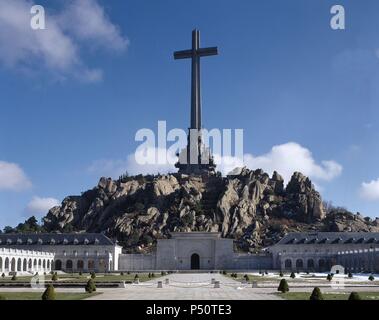 L'Espagne. Valley of the Fallen (Valle de los Caidos). 1940-1958. Mémorial Monumental consacré par le régime de Franco pour les morts de la guerre civile espagnole (1936-1939). Par Pedro Muguruza (1893-1952) et de Diego Mendez (rendez). Banque D'Images