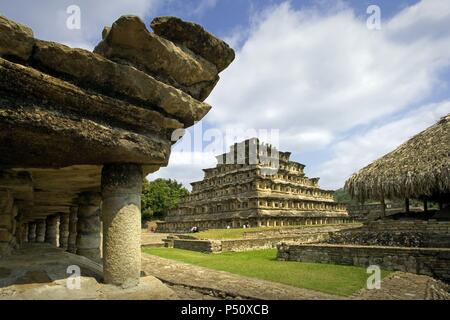 Le Mexique. Site archéologique d'El Tajin. Fondée au 4ème siècle, atteint sa plus grande splendeur entre 800 et 1200. Pyramide des niches. Près de Papantla. L'Etat de Veracruz. Banque D'Images