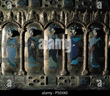 ARTE ROMANICO. ESPAÑA. Choc FRONTAL DE SANTO DOMINGO DE SILOS. Detalle del'autel de frontale realizado en cobre. Santo Domingo de Silos. Provincia de Burgos. Castille-león. Banque D'Images