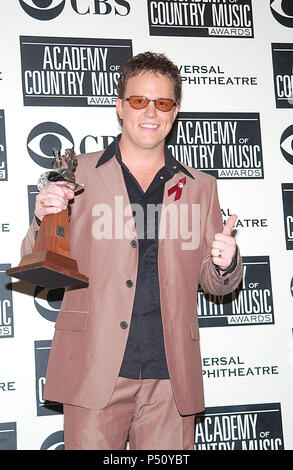 Dean Sams de Lone Star a gagné pour le 'Top' du Groupe Vocal, backstage à la 37e Academy of Country Music Awards, qui a eu lieu à l'Universal Amphitheatre de Los Angeles, CA., 22 mai 2002. - SamsDean jpgSamsDean 01.LoneStar LoneStar  01 Événement dans la vie d'Hollywood, Californie - Red Carpet Event, USA, Cinéma, Célébrités, photographie, Bestof, Arts, Culture et divertissement, Célébrités, Mode Topix Meilleur de Hollywood, la vie, événement dans la vie d'Hollywood, Californie - une remise de trophée, backstage, cinéma, télévision, célébrités, célébrités Musique Bestof, Topix, Arts, Culture et entrez Banque D'Images