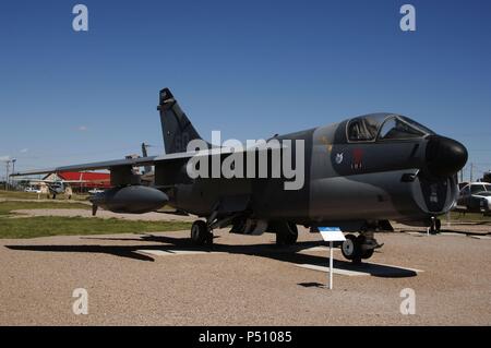 VOUGHT A-7D CORSAIR 'II'. Los primeros motores de este modelo volaron en 1968. Un total de 459 de ellos fueron entregados a la USAF (United States Air Force) y a la Air National Guard. Operativos hasta ser reemplazados por los F-16. Museo del aire y el Espacio. Fort ancien. Estado de Dakota del Sur. Estados Unidos. Banque D'Images