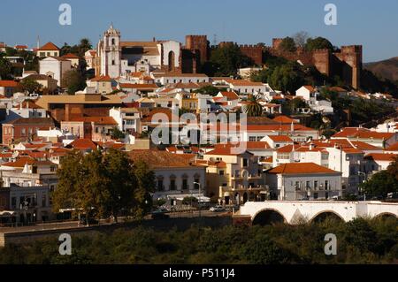 Le Portugal. Silves. Vue d'ensemble. Algarve. Banque D'Images