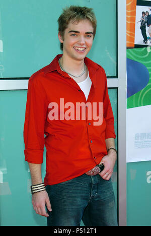 Drew Tyler Bell arrivant à la soirée pyjama première à l'Arclight Theatre de Los Angeles. Le 27 juin 2004. BellDrewTyler070 Red Carpet Event, Vertical, USA, Cinéma, Célébrités, photographie, Bestof, Arts, Culture et divertissement, Célébrités Topix fashion / Vertical, Best of, événement dans la vie d'Hollywood, Californie - Tapis rouge et en backstage, USA, Cinéma, Célébrités, cinéma, télévision, Célébrités célébrités musique, photographie, Arts et culture, Bestof, divertissement, Topix, vertical, une seule personne, depuis les années 2003 à 2005, , tsuni@Gamma-USA.com enquête - les trois quarts Banque D'Images