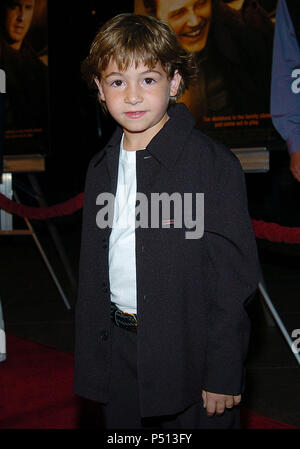 Jonah Bobo en arrivant à la première autour de la courbure au niveau du directeur Guild Theatre de Los Angeles. Septembre 21, 2004.BoboJonah004 Red Carpet Event, Vertical, USA, Cinéma, Célébrités, photographie, Bestof, Arts, Culture et divertissement, Célébrités Topix fashion / Vertical, Best of, événement dans la vie d'Hollywood, Californie - Tapis rouge et en backstage, USA, Cinéma, Célébrités, cinéma, télévision, Célébrités célébrités musique, photographie, Arts et culture, Bestof, divertissement, Topix, vertical, une seule personne, depuis les années 2003 à 2005, , tsuni@Gamma-USA.com enquête - Trois qua Banque D'Images