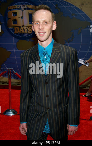 Ewen Bremner arrivant au tour du monde en 80 jours Première Mondiale au El Capitan Theatre de Los Angeles. 13 juin, 2004. BremnerEwen013 Red Carpet Event, Vertical, USA, Cinéma, Célébrités, photographie, Bestof, Arts, Culture et divertissement, Célébrités Topix fashion / Vertical, Best of, événement dans la vie d'Hollywood, Californie - Tapis rouge et en backstage, USA, Cinéma, Célébrités, cinéma, télévision, Célébrités célébrités musique, photographie, Arts et culture, Bestof, divertissement, Topix, vertical, une seule personne, depuis les années 2003 à 2005, , tsuni@Gamma-USA.com enquête - Trois Banque D'Images