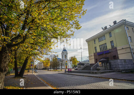 Vyborg, Russie - 6 Oct, 2016. Old street à l'automne à Vyborg, Russie. A 174km au nord-ouest de Vyborg de Saint-Pétersbourg et à seulement 30 km de la frontière finlandaise Banque D'Images