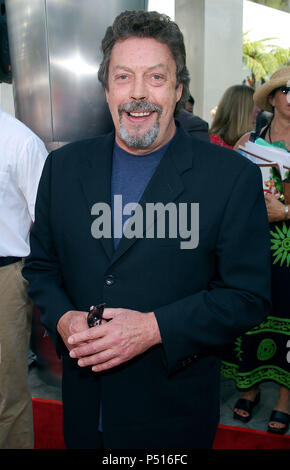 Tim Curry arrivant à l ' ' Premiere Rugrats Go Wild au Cinerama Dome à Los Angeles. 1 juin 2003.CurryTim014 Red Carpet Event, Vertical, USA, Cinéma, Célébrités, photographie, Bestof, Arts, Culture et divertissement, Célébrités Topix fashion / Vertical, Best of, événement dans la vie d'Hollywood, Californie - Tapis rouge et en backstage, USA, Cinéma, Célébrités, cinéma, télévision, Célébrités célébrités musique, photographie, Arts et culture, Bestof, divertissement, Topix, vertical, une seule personne, depuis les années 2003 à 2005, , tsuni@Gamma-USA.com enquête - les trois quarts Banque D'Images