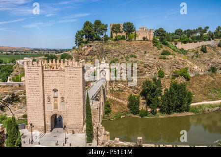 Voir le château de San Servando et pont d'Alcantara, Tolède, Espagne Banque D'Images