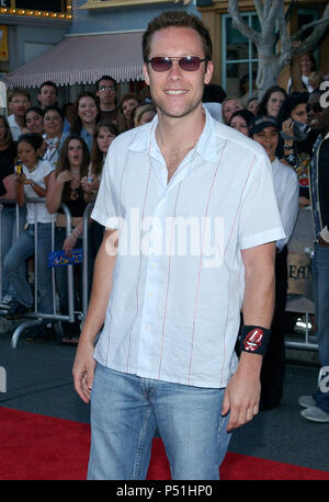 Michael Rosenblum arrivant à Pirate des Caraïbes : La Malédiction du Black Pearl à Disneyland à Los Angeles. Le 28 juin 2003.RosenblumMichael75 Red Carpet Event, Vertical, USA, Cinéma, Célébrités, photographie, Bestof, Arts, Culture et divertissement, Célébrités Topix fashion / Vertical, Best of, événement dans la vie d'Hollywood, Californie - Tapis rouge et en backstage, USA, Cinéma, Célébrités, cinéma, télévision, Célébrités célébrités musique, photographie, Arts et culture, Bestof, divertissement, Topix, vertical, une seule personne, à partir de l'années , de 2003 à 2005, enquête tsuni-Gamma@US Banque D'Images