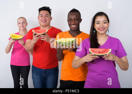 Portrait of happy young woman avec divers groupes de mu Banque D'Images