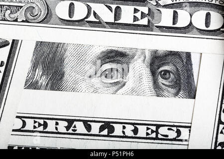 Close-up de cent bill Franklin portrait encadré par d'autres b Banque D'Images