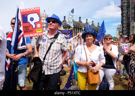 Vote du peuple London UK - 23 juin 2018 - Les manifestants se rassemblent dans la place du Parlement pour exiger un deuxième vote sur l'accord final Brexit Banque D'Images