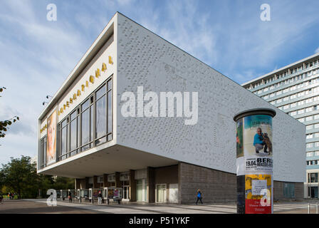 Le Cinema International dans la Karl-Marx-Allee à Berlin-Mitte Banque D'Images