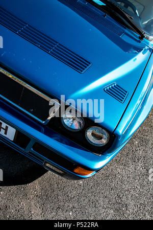 Un rétro bleu Lancia Delta sports car Banque D'Images