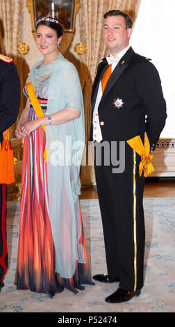 Luxembourg, Luxembourg. 23 Juin, 2018. La Princesse Alexandra et le Prince Sébastien de Luxembourg au Palais Grand-Ducal à Luxembourg, le 23 juin 2018, posant pour la presse à l'occasion de la Journée nationale du Luxembourg Photo : Albert Nieboer/Pays-Bas/Point de vue des crédits : Albert Nieboer/Royal Press Europe/PRE/dpa/Alamy Live News Banque D'Images