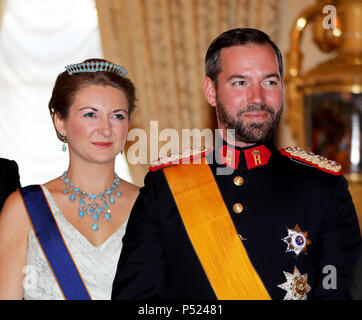 Luxembourg, Luxembourg. 23 Juin, 2018. Grand-duc Guillaume et héréditaires de la grande-duchesse Stéphanie de Luxembourg au Palais grand-ducal à Luxembourg, le 23 juin 2018, posant pour la presse à l'occasion de la Journée nationale du Luxembourg Photo : Albert Nieboer/Pays-Bas/Point de vue des crédits : Albert Nieboer/Royal Press Europe/PRE/dpa/Alamy Live News Banque D'Images