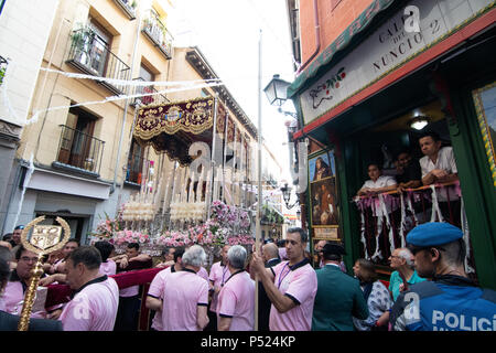 Madrid, Espagne. 23 Juin, 2018. Les membres de la fraternité de prendre une pause à la rue Nonce à Madrid. © Valentin Sama-Rojo/Alamy Live News. Banque D'Images