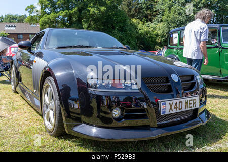 Lymm, UK. 24 juin 2018. Le temps était chaud et ensoleillé comme le village de Lymm a tenu sa 6ème Festival d'une journée de Transport avec bateaux, moteurs de traction et voitures classiques Crédit : John Hopkins/Alamy Live News Banque D'Images