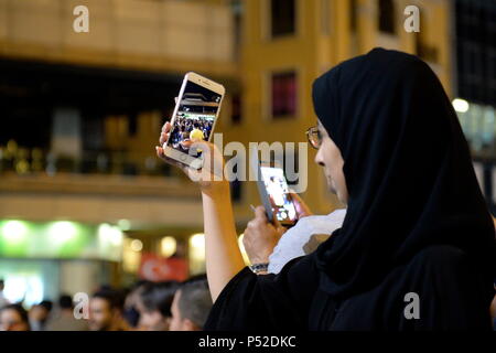 Istanbul, Turquie. 24. Juin 2018. Soirée électorale à Istanbul, Turquie. Les électeurs de l'AKP, Recep Tayyip Erdoğan et célébrer les résultats de l'élection. Credit : Franz Perc / Alamy Live News Banque D'Images